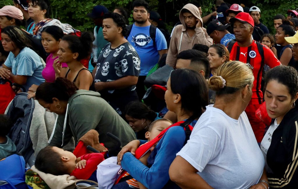 3,000 Migrants Travel in Caravans to US Border