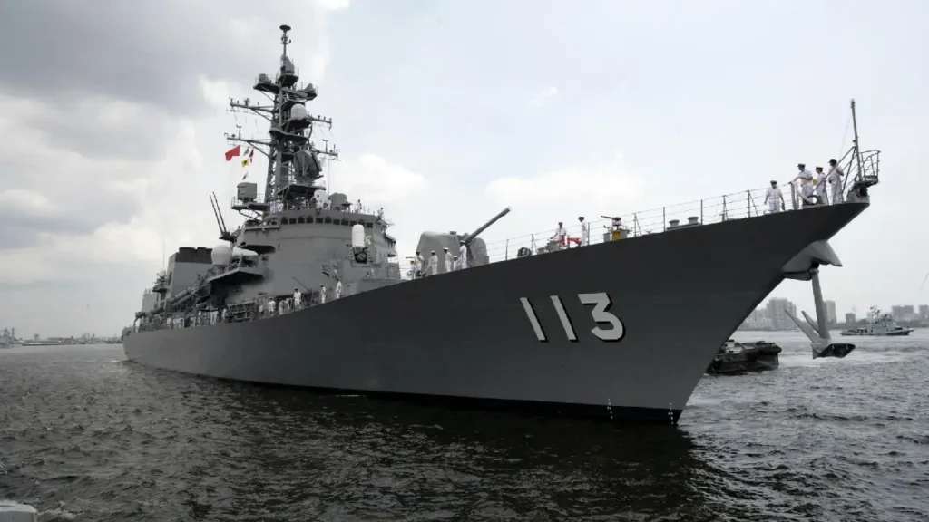 JS Sazanami warship sailing through Taiwan Strait