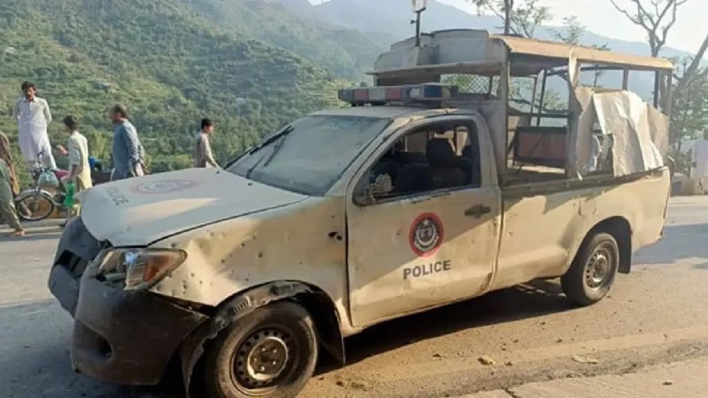 Image of the explosion site in Swat, police responding to blast, injured policemen being assisted.