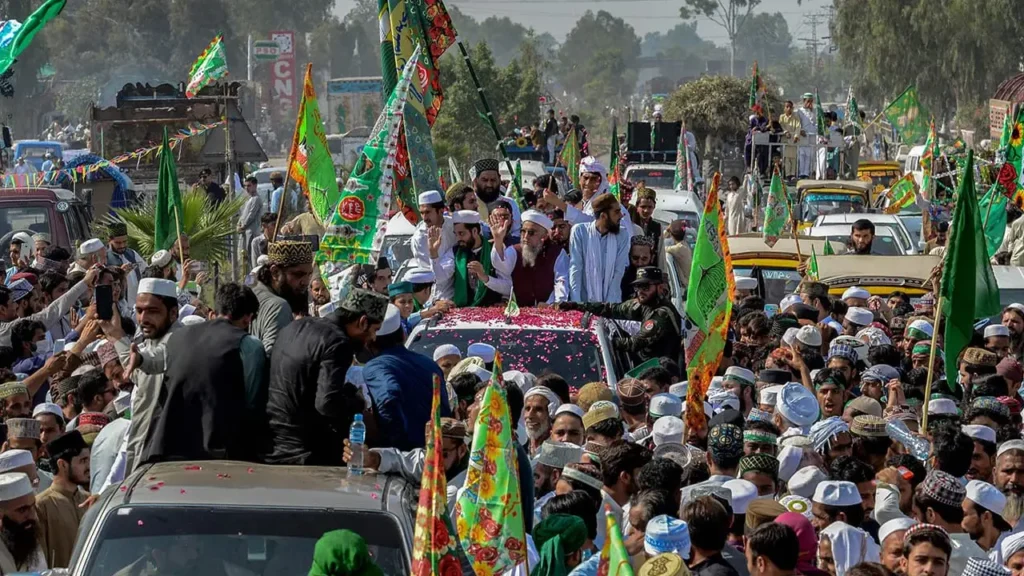 Pakistan Marks Eid-i-Miladun Nabi with Ease of Zeal; Leaders Shout the Slogans of Unity and Tolerance.