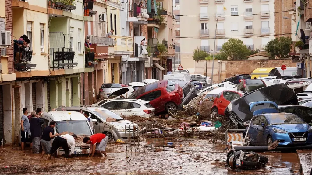 Raging floodwaters sweep through Valencia streets at night