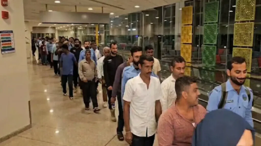 Pakistani Prisoners Return Home from Sri Lanka