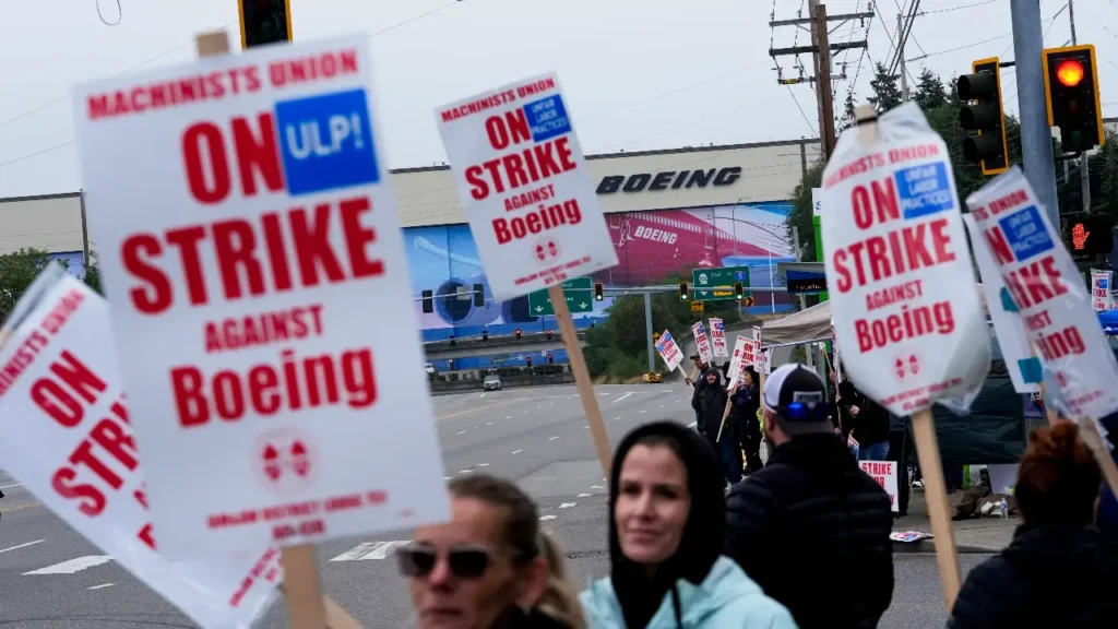 Boeing union members voting on a new pay deal