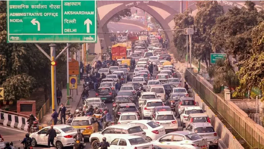 "Delhi traffic police guiding vehicles at Connaught Place on New Year's Eve" "Designated parking area near Gole Dak Khana in Delhi" "Crowds celebrating New Year at India Gate with traffic restrictions in place"