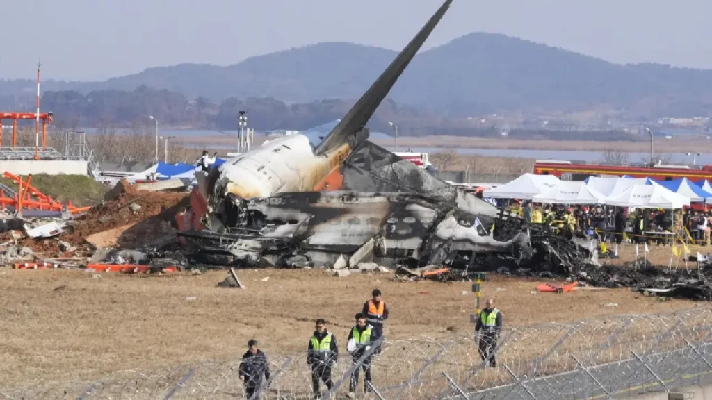 South Korean plane crash, Jeju Air crash, Muan International Airport disaster, plane fireball explosion, South Korea aviation accident, flight disaster South Korea, Boeing 737 crash, air crash recovery operation, search and recovery Muan, aviation tragedy December 2024.